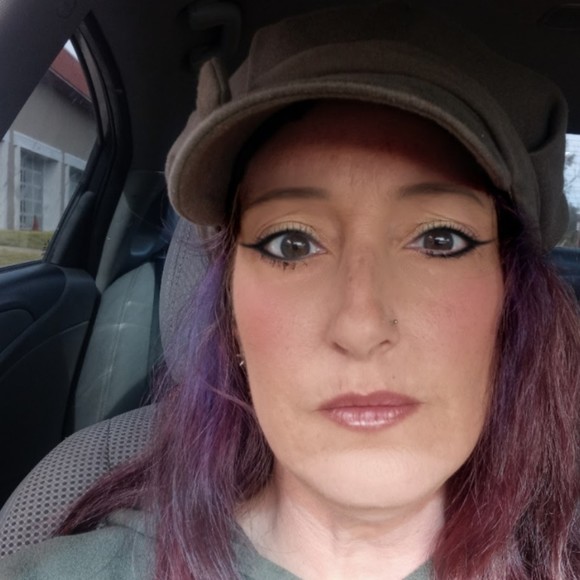 Meet your Posher, Jennifer - Picture 1 of 1